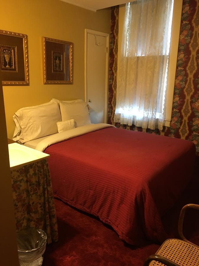 The Courtland & Hotel